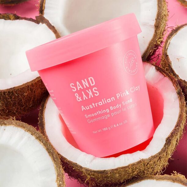 Preţ Sand & Sky Australian Pink Clay Smoothing Body Sand exfoliant pentru corp cu efect de iluminare 180 g