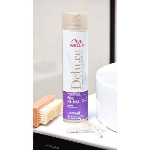 Cumpăra Wella Deluxe Pure Fullness fixativ pentru păr cu fixare foarte puternică pentru volum 250 ml