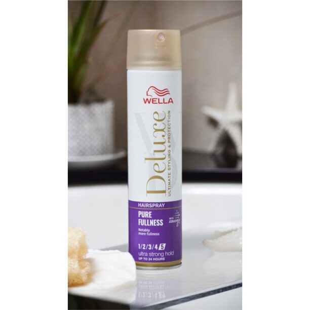 Preţ Wella Deluxe Pure Fullness fixativ pentru păr cu fixare foarte puternică pentru volum 250 ml