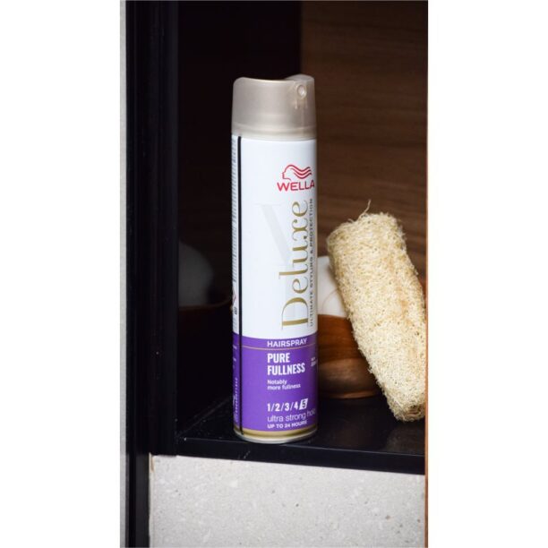 Original Wella Deluxe Pure Fullness fixativ pentru păr cu fixare foarte puternică pentru volum 250 ml