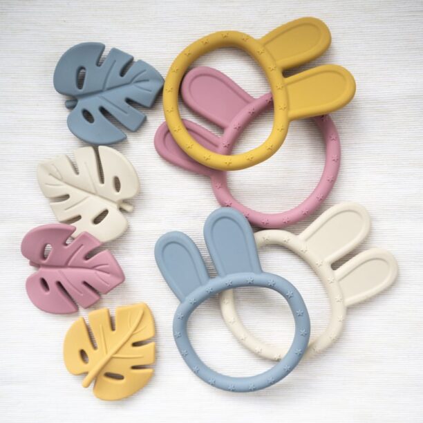 Preţ Zopa Silicone Teether Leaf jucărie pentru dentiție Sand Beige 1 buc